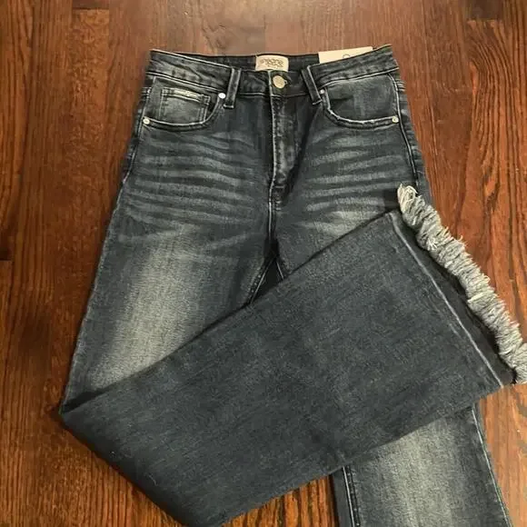 🔥🔥FIRE SALE 🔥🔥 BNWT INSANE GENE size 7 - Picture 2 of 6